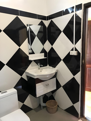 Bathroom 3, RiverView Bungalows, Ngoi