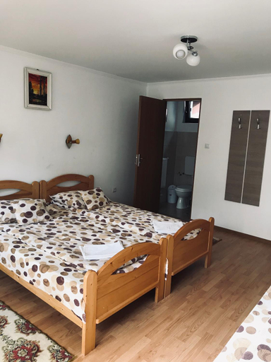 Bedroom 2, Evelyn Panzio, Corund