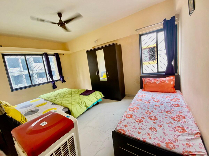 Bedroom, Affordable 2 BHK with 3 Queen Size Bed Free Wi Fi , Pune