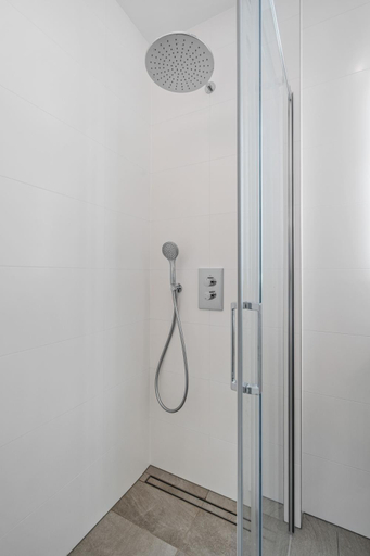 Shower 4, Luxurious 1-BR Apt in Gasperich, Luxembourg, Luxembourg