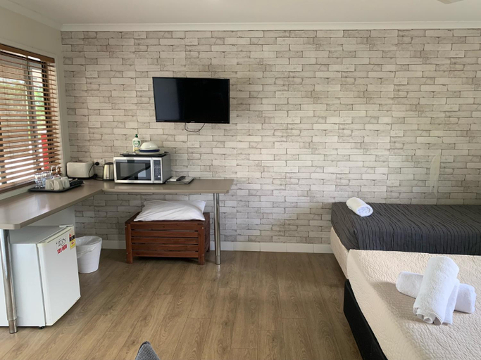 Bedroom 2, Verandah Motel, Cooloola - Gympie only