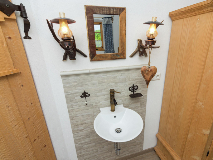 Bathroom, Stylish Apartment in Feldwies, Traunstein
