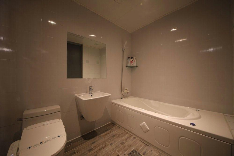 Bathroom 5, Cheonan K2 Hotel, Cheonan