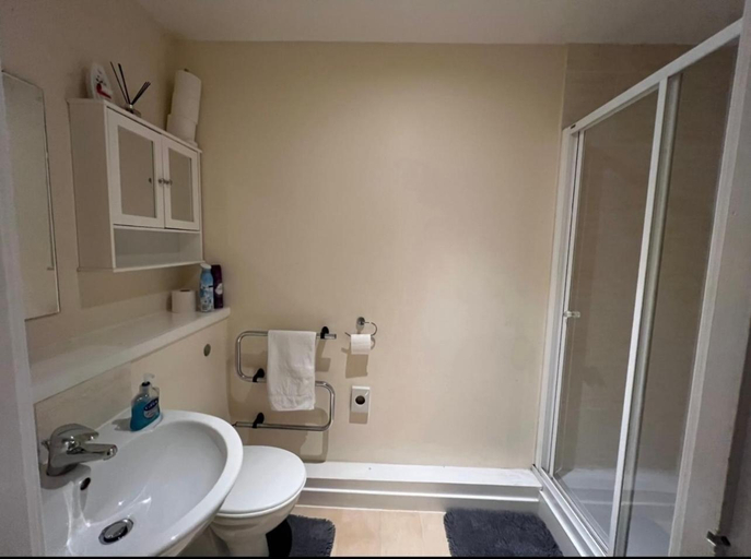 Bathroom 5, Two Bedrooms well equipped flat-NO PARTY, Aberdeen