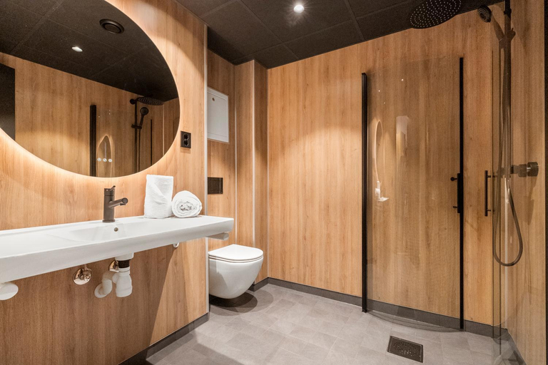 Bathroom 3, Kinn Hotell Florø, Flora