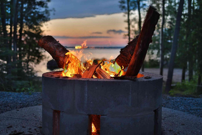 Food & Drinks, Lakepoint Cottage Resort, Renfrew