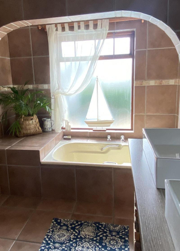Bathroom 4, Dolphin Circle Bed and Breakfast, Eden