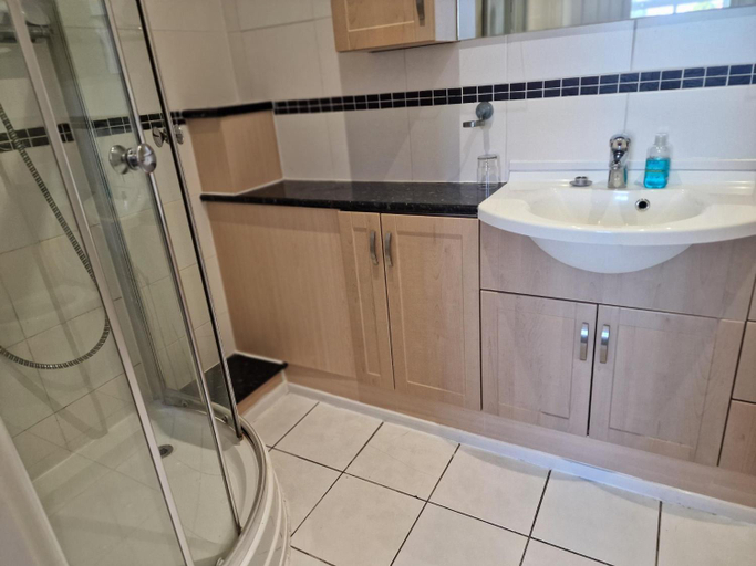 Bathroom 2, Tees Valley Apartments, Middlesbrough