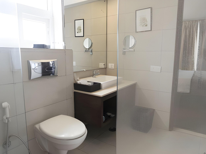 Bathroom 5, Amatra by the Ganges, Hardwar