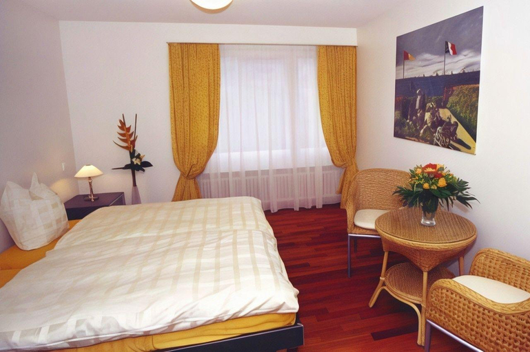 Bedroom 2, Swiss Star Zurich Airport, Bülach