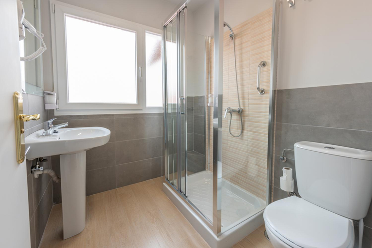Bathroom 5, Pension Casa Castelao 31 O Grove, Pontevedra
