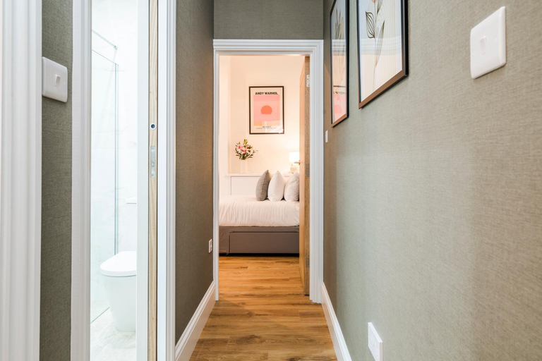 Others 2, Cozy 2 Bedroom Flat in Sutton - London , London