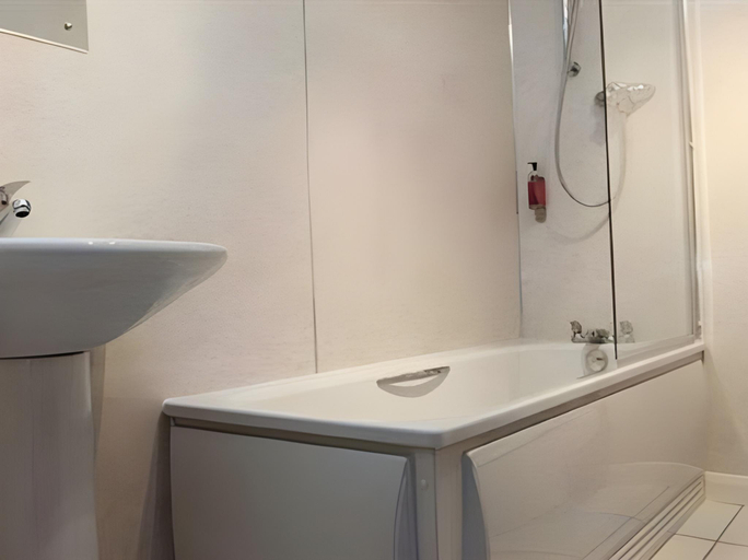 Bathroom 4, The Spires Serviced Apartments Birmingham, Birmingham