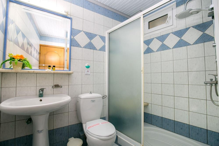 Bathroom 3, Hotel Sirines, East Macedonia and Thrace