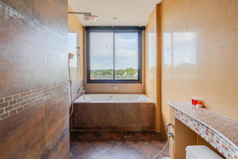 Bathroom 2, Chaweng Lakeview Condotel Hotel, Ko Samui