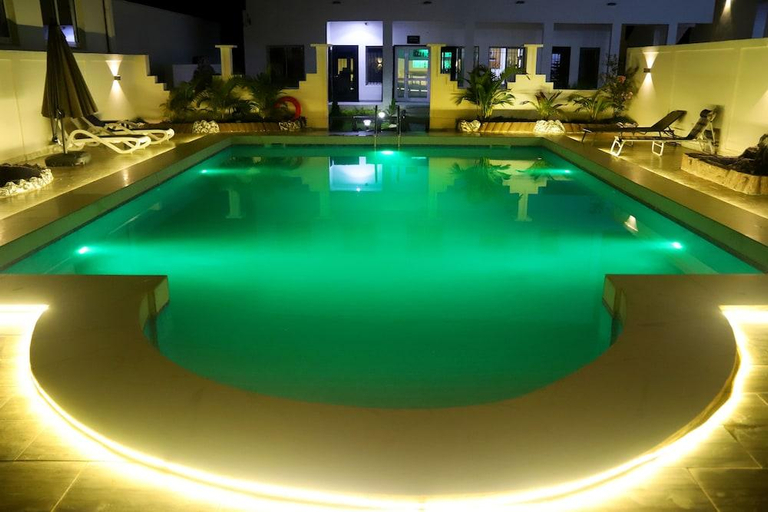 Others 3, Shalom City Hotel, Bénoué