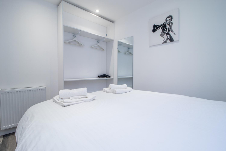 5, Abbey House, Renfrewshire