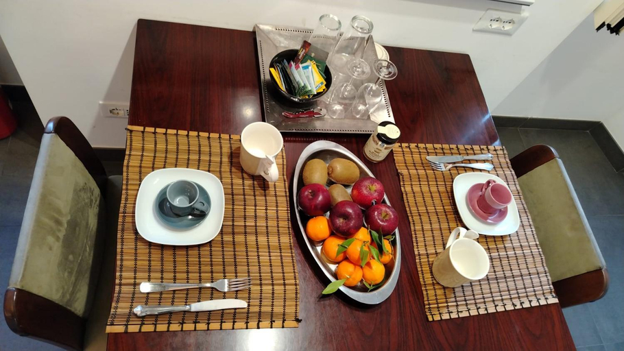 Food & Drinks, B&B Garbatella-Sotto l'arco del Lotto 28, Roma