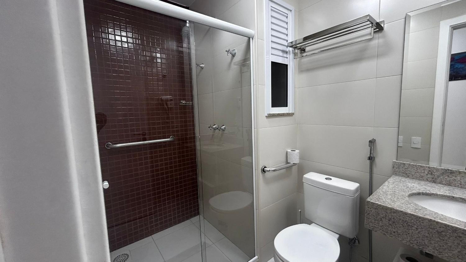 Bathroom 4, Golden Lake, Arraial do Cabo