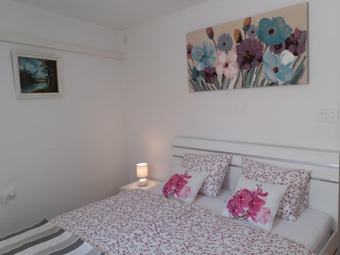 Others 5, Flower Double Room SPLIT - Dugopolje, Dugopolje