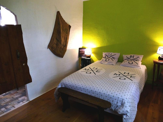 Bedroom 3, Chambres d'hotes A l'Ombre du Saule, Alpes-de-Haute-Provence