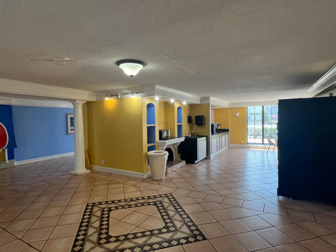 Public Area 2, Studio 6 Extended Stay - Huntsville, AL University Drive, Madison