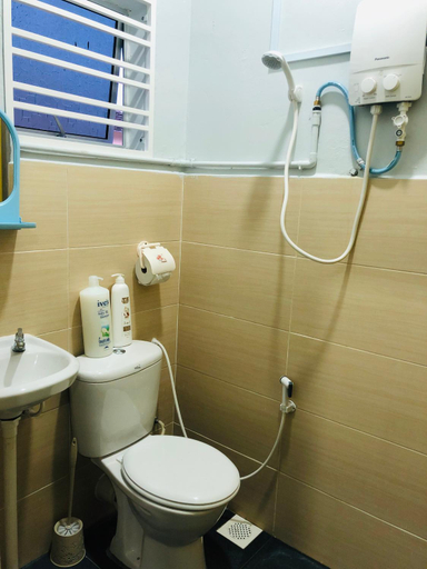 Bathroom 3, Seri Manjung HomeStay@Spacious Family Home, Manjung