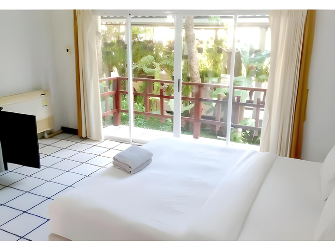 Bedroom, Thong Paeka Hotel, Phrasat