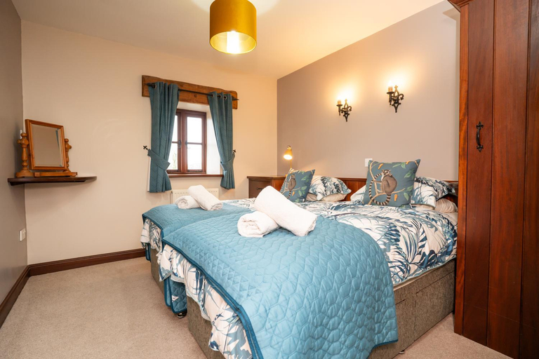 Bedroom 2, Ystumgwern Luxury Barn Conversions, Gwynedd