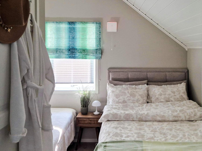 Bedroom 2, person holiday home in averoy-By Traum, Averøy