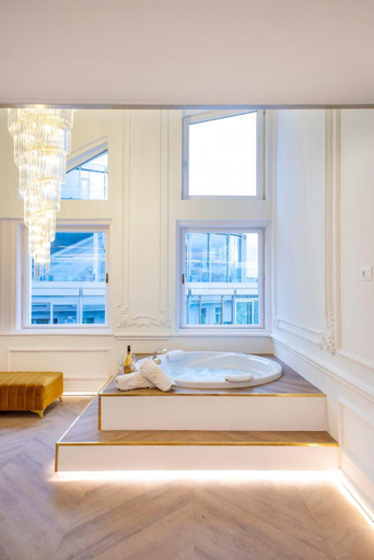 Others 4, VIP jacuzzi Luxury, Budapesti