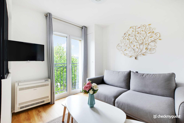 Separate living room 5, Comfortable apartment - 1BR/4P - Sacré Cœur, Paris
