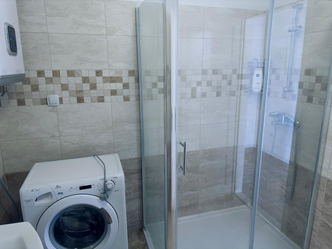 Bathroom 2, Poljana Plankit Apartments, Zadar
