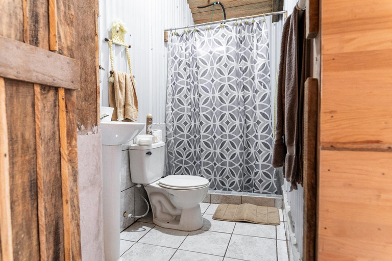 Bathroom 3, Cabanas Don Santiago, Santa Cruz Verapaz