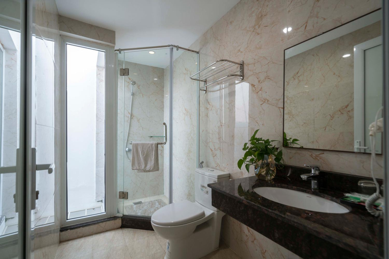 Bathroom 3, Coco Tuan Chau Hotel, Hạ Long