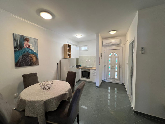 Others 5, Apartments Ana, Stari Grad