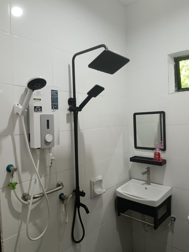 Bathroom 3, Zainab Cottage, Pasir Putih