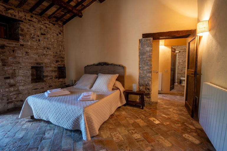Bedroom 4, Castello Valenzino, Perugia