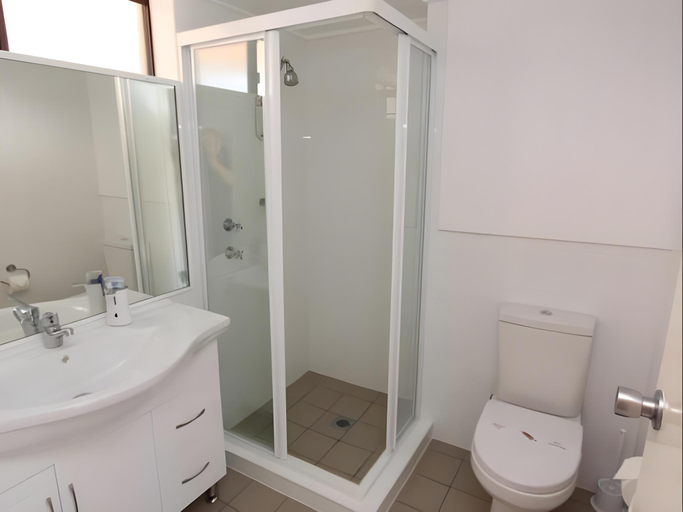 Bathroom 4, Gosford Motor Inn, Gosford - West