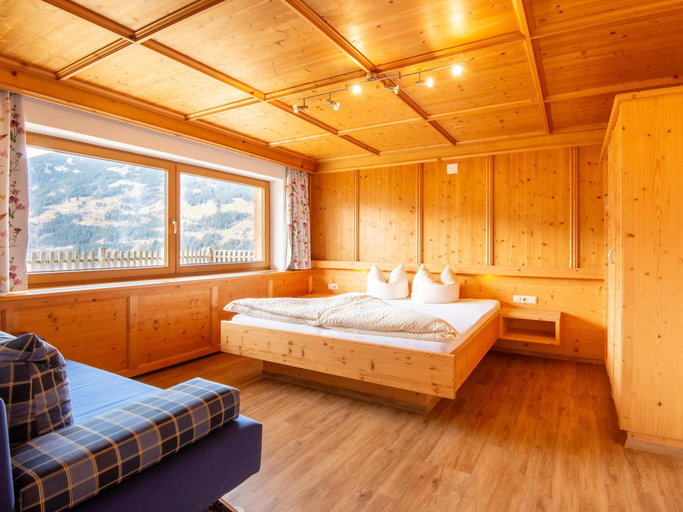 3, Chalet in Zell am Ziller near Ski Lift, Schwaz