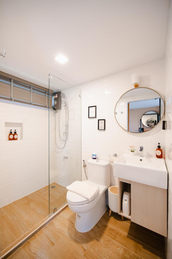 Bathroom 5, Thara Dara Khaoyai, Pak Chong