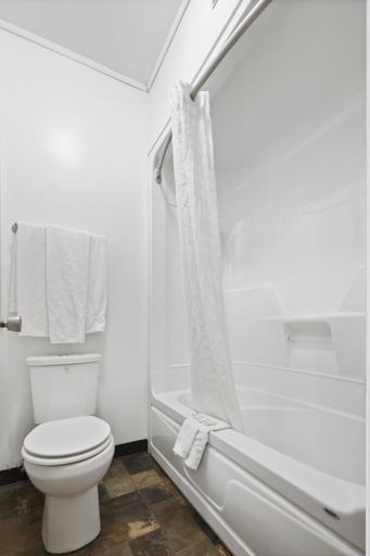 Bathroom 3, Dauphin Inn Express, Division No. 17