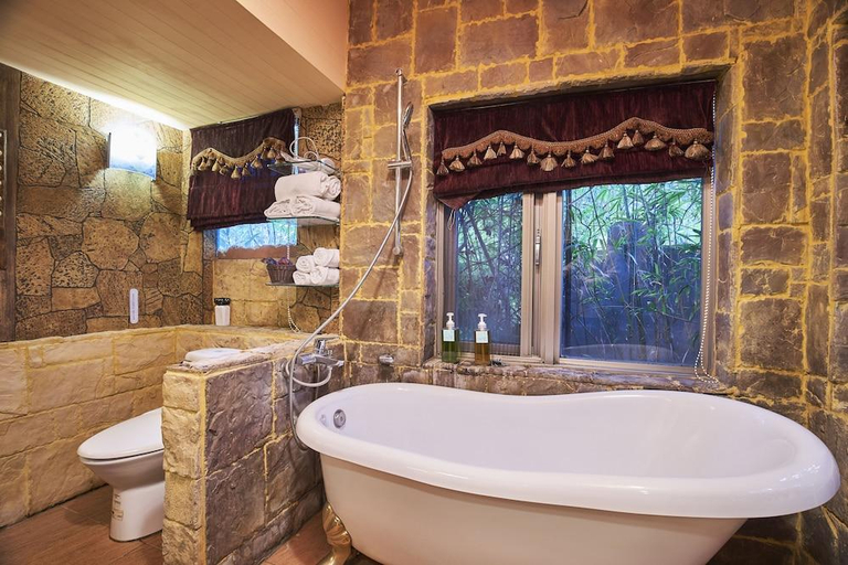 Bathroom 4, Xin Yuan Castle Hotel, Yilan