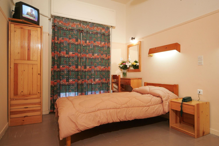 Bedroom 2, Alma, Attica