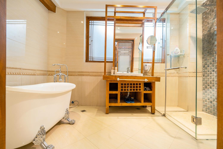 Bathroom 4, Shile Inn, Lijiang