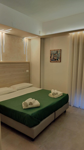Others 4, Bijou rooms, Messina