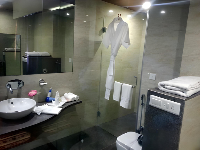 Bathroom, Hotel Dev International, Chhindwara