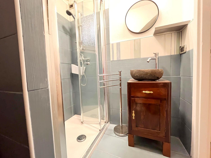 Bathroom 3, Sorriso, Brescia