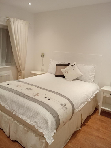 Bedroom 2, Hayes House Killarney