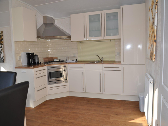 Others 3, Chalet in Parc de Kievit With Private Garden, Baarle-Nassau